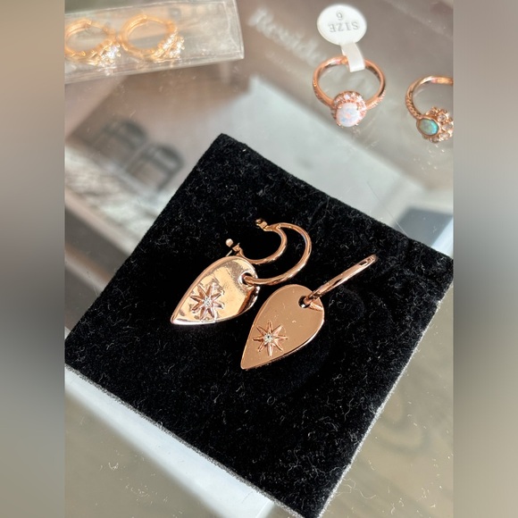 FREE GWP $50+ Jewelry Sets - Picture 2 of 14